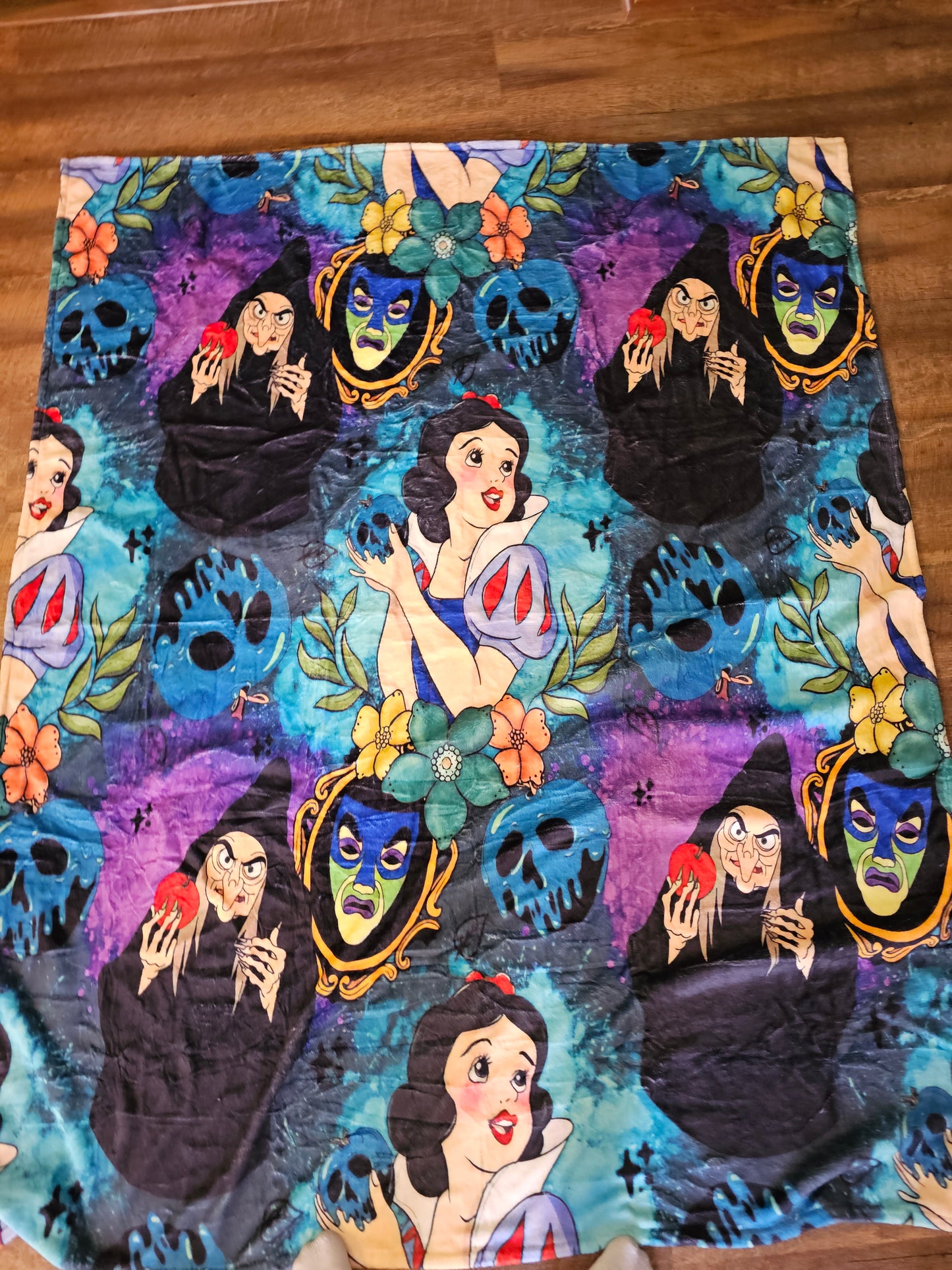 Snow-white theme blanket