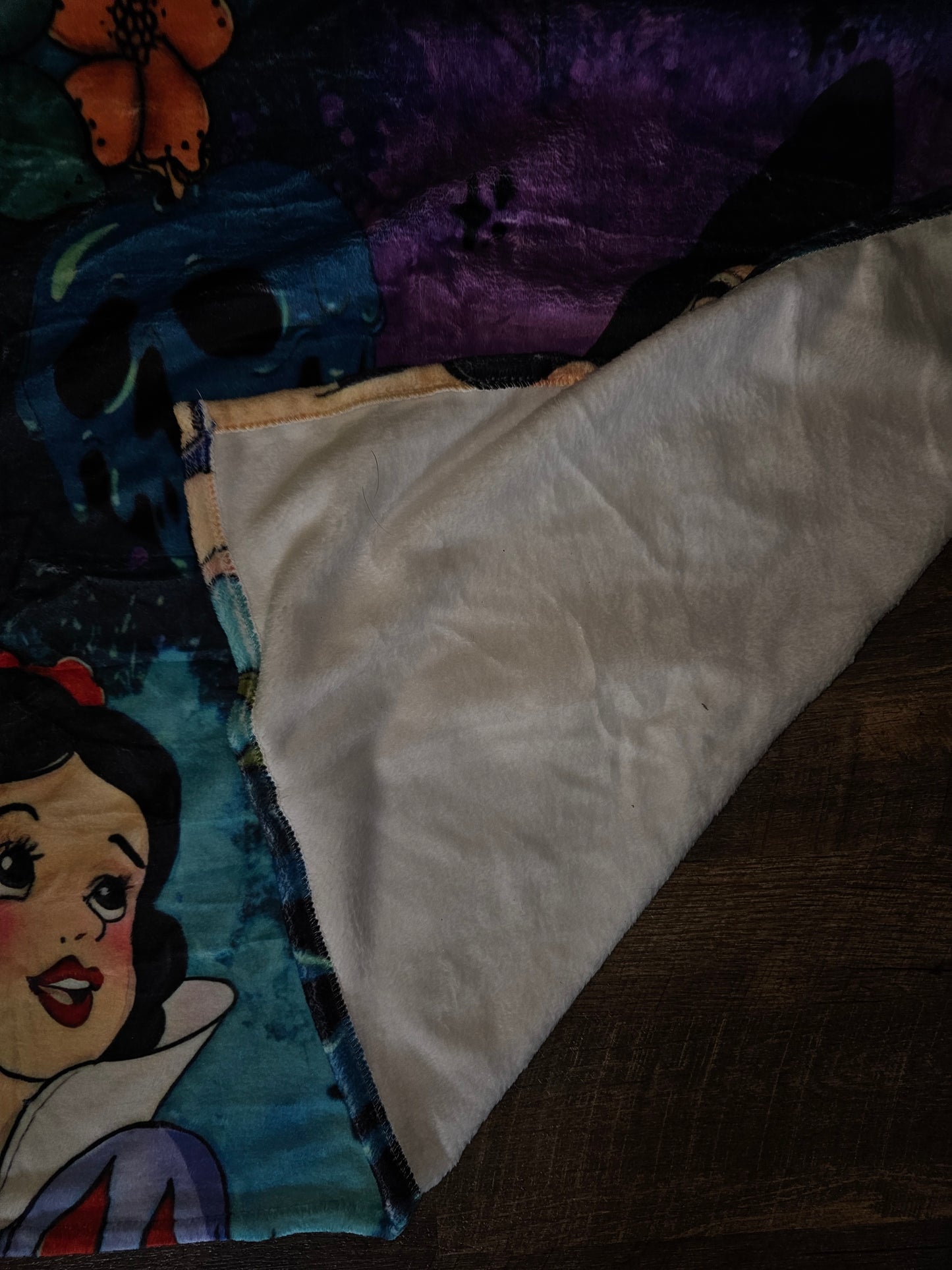 Snow-white theme blanket